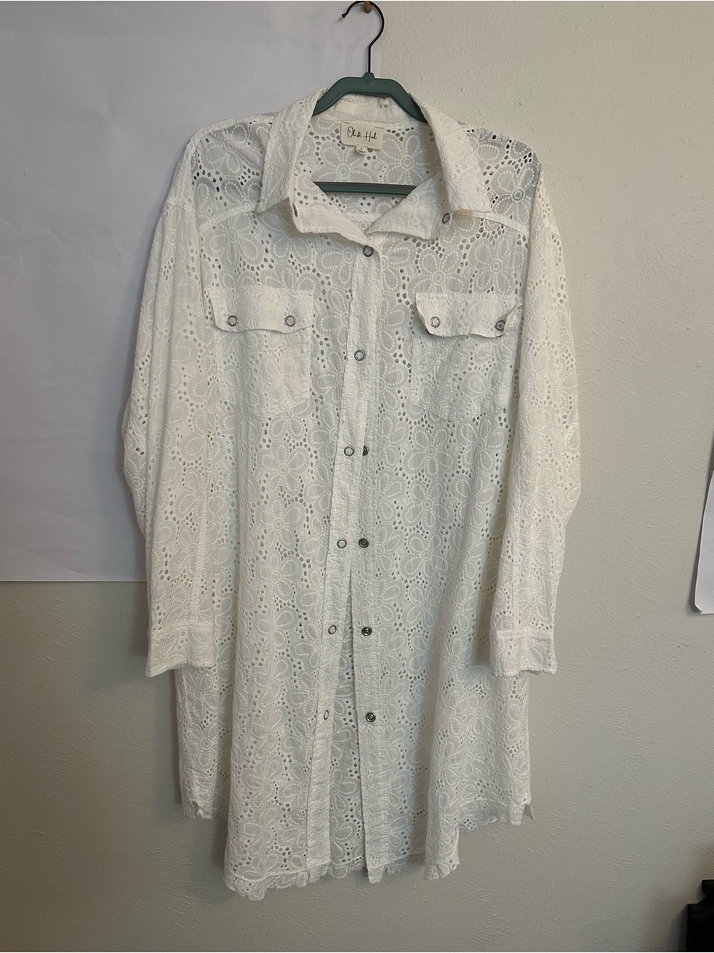 Oli & Hali White Eyelet Snap Duster